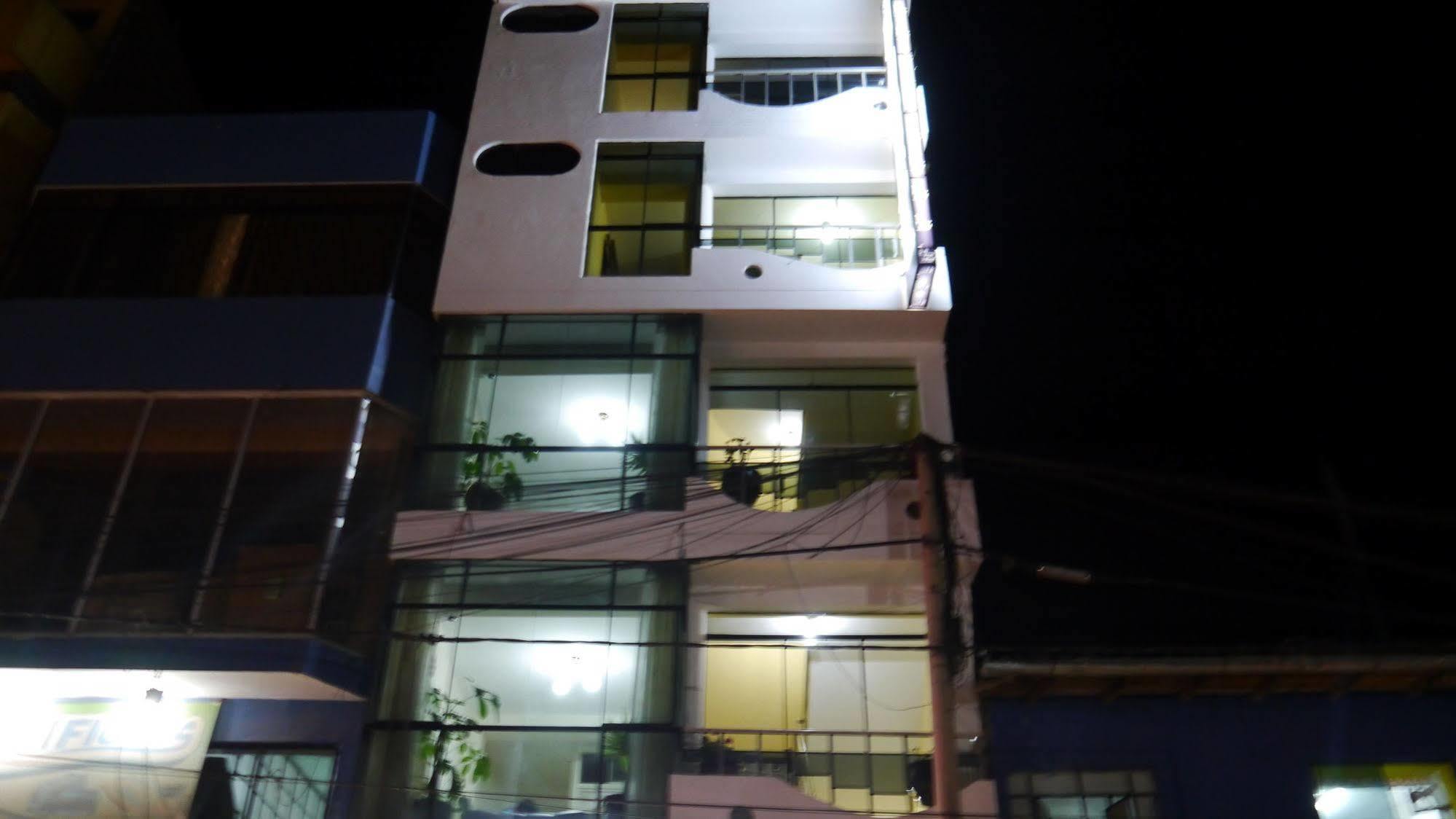 El Parque Hotel Andahuaylas Exteriör bild